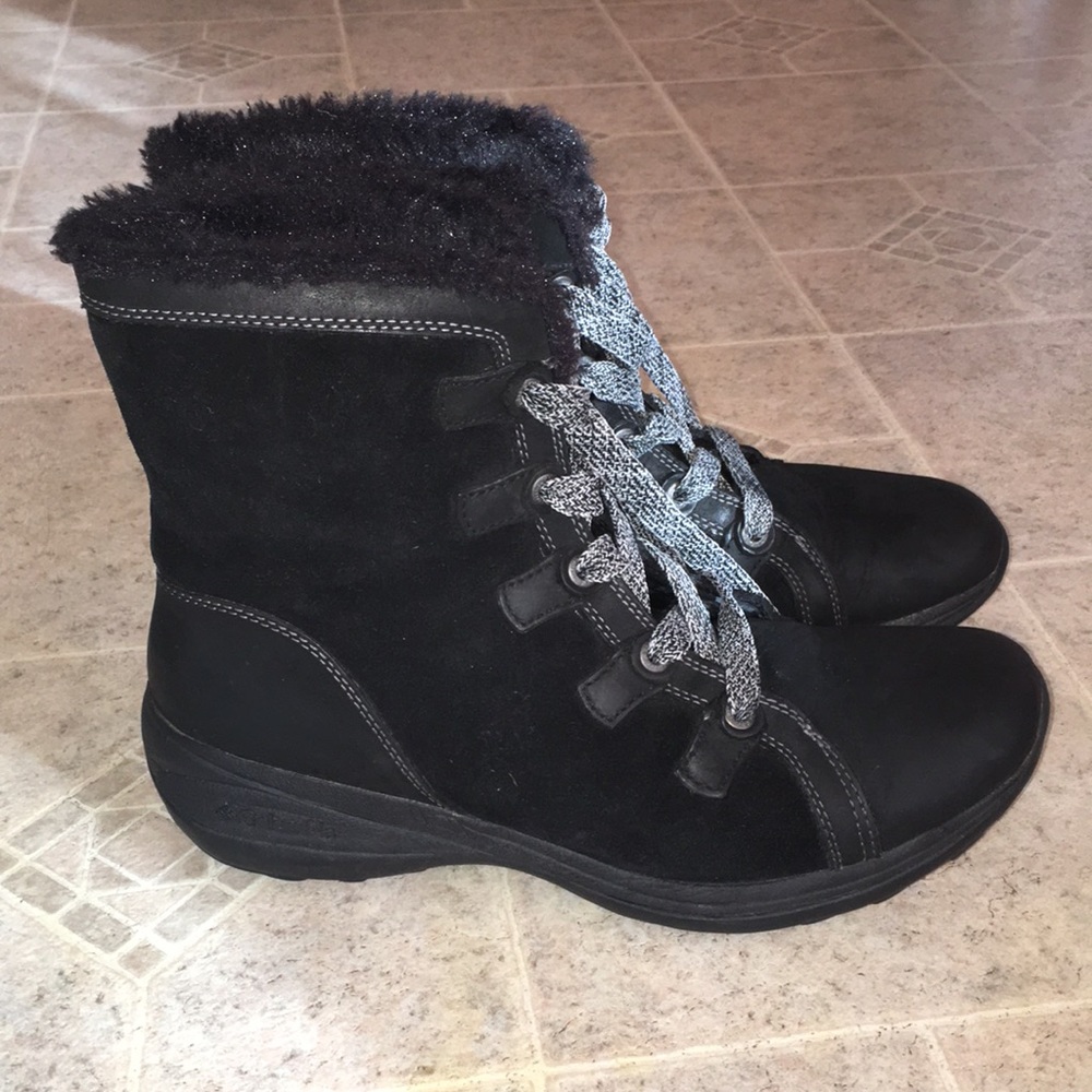 COLUMBIA black suede fur lined omni grip boots